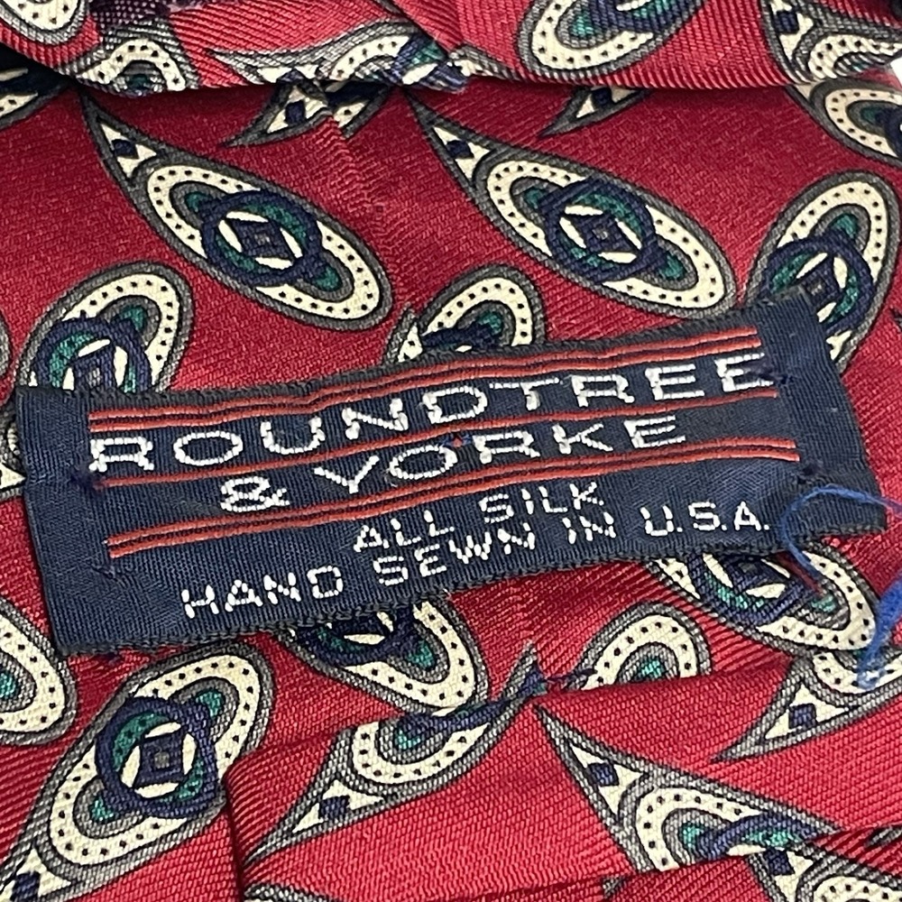 Roundtree & Yorke Tie 100% Silk Red White Black Geometric Mens Necktie